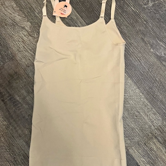 Me to We Black High Waist Shorts with Colorful Embroidery - Picture 4 of 7